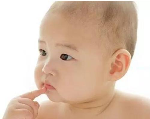 宝宝经常烂嘴角？试试这几招！